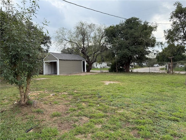 view of yard featuring a storage shed