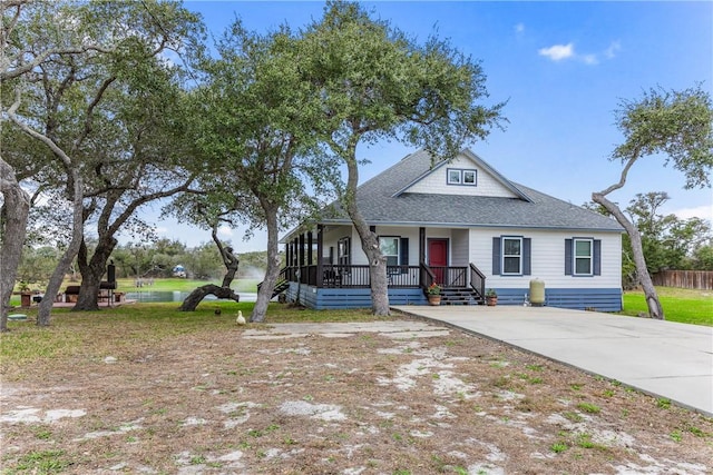 view of front of property featuring a porch