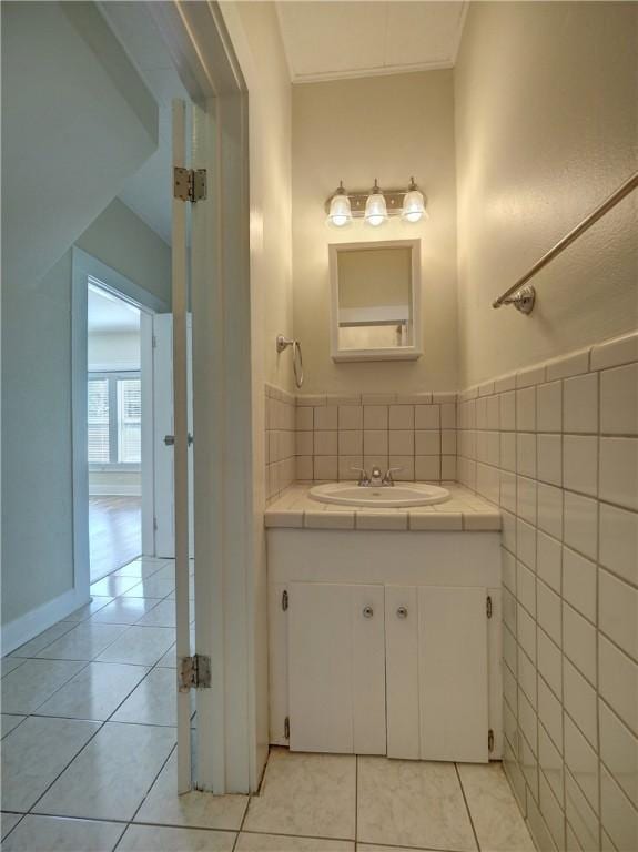 442 W Yoakum Ave, Aransas Pass, TX 78336 - bathroom with tile patterned floors, vanity, and tile walls