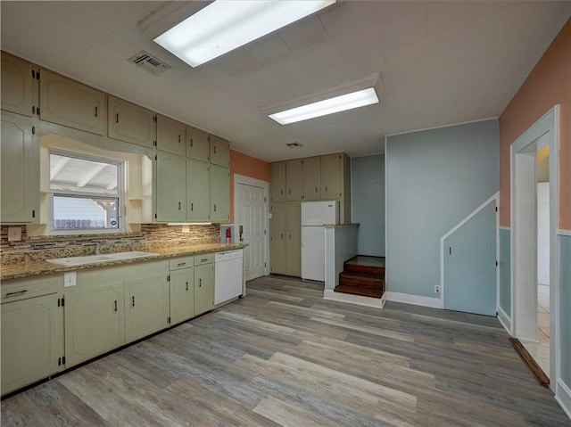 442 W Yoakum Ave, Aransas Pass, TX 78336 - kitchen with white appliances, a sink, light wood finished floors, and backsplash