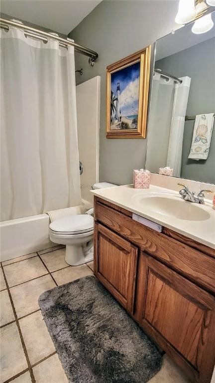 1017 Hickory Ave, Rockport, TX 78382 - full bath featuring shower / bath combination with curtain, vanity, toilet, and tile patterned flooring