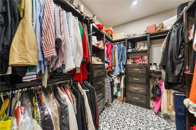 view of spacious closet