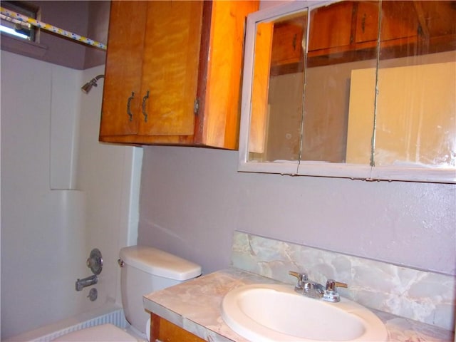 full bathroom featuring tasteful backsplash, vanity, shower / bathing tub combination, and toilet