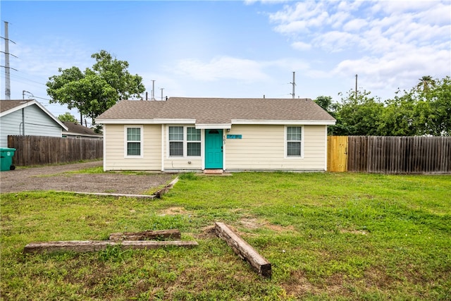 view of front of house featuring a front yard