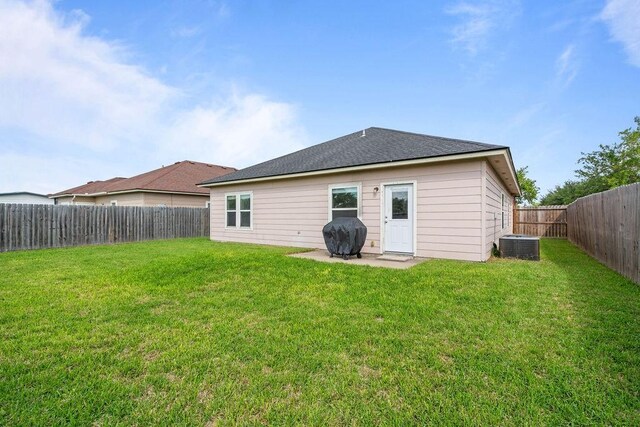 7558 Angelwing Dr, Corpus Christi, TX 78414 - back of house featuring a yard, cooling unit, and a fenced backyard