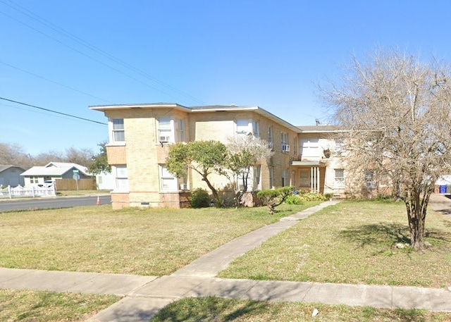 view of front facade with a front yard