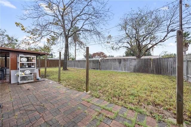 view of yard with a patio area