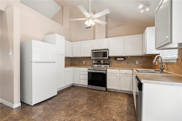 kitchen featuring a sink, visible vents, light countertops, appliances with stainless steel finishes, and tasteful backsplash