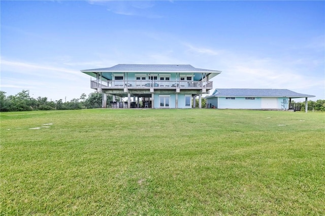 178 Smyth St, Port Oconnor, TX 77982 - rear view of house featuring a lawn