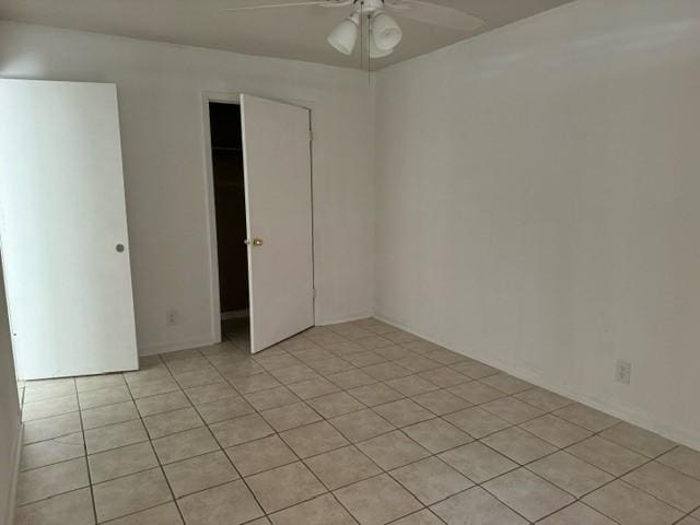 empty room with ceiling fan