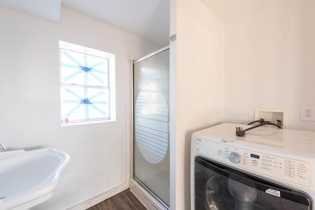 clothes washing area featuring dark wood-type flooring, sink, and washer / clothes dryer