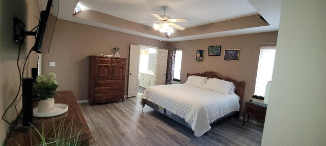 living area with light wood finished floors, ceiling fan, visible vents, and ornamental molding