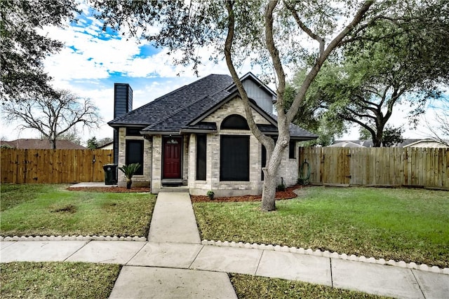 view of front of property with a front lawn