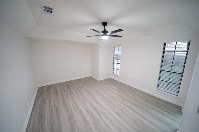 unfurnished room featuring light hardwood / wood-style flooring and ceiling fan