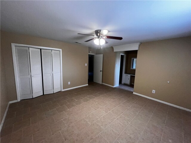 unfurnished bedroom with ceiling fan