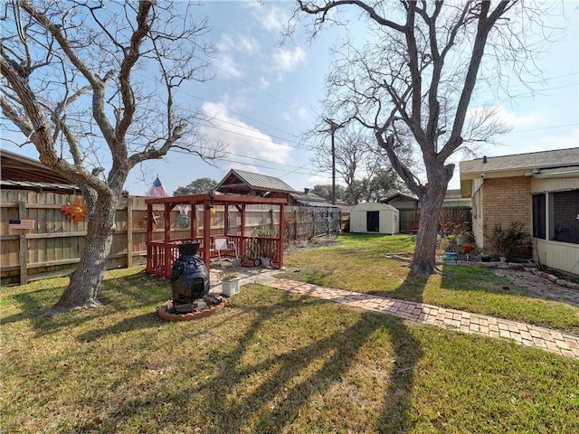 view of yard with a shed