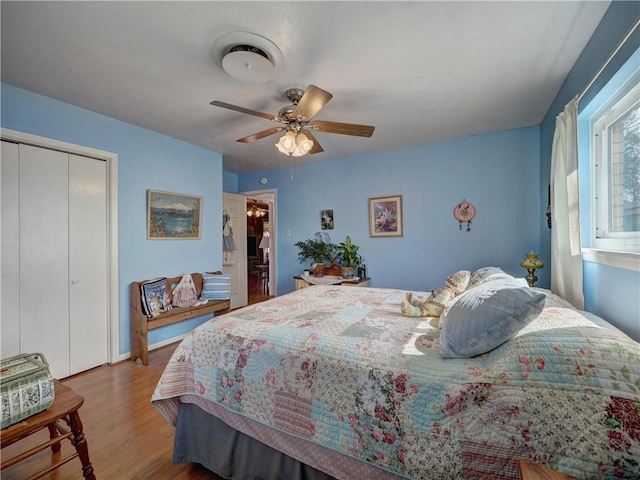 bedroom featuring hardwood / wood-style floors, ceiling fan, and a closet