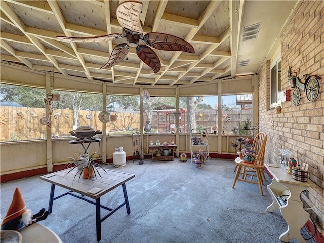 unfurnished sunroom with a healthy amount of sunlight and ceiling fan