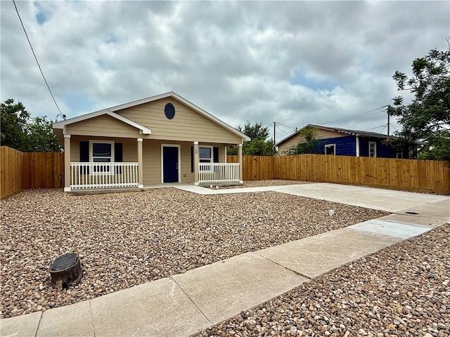 1108 N Staples St, Corpus Christi, TX 78401 - view of front of home featuring covered porch and fence