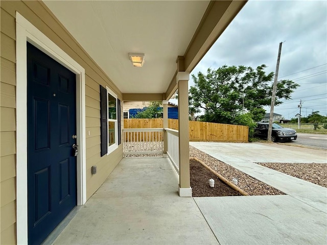 1108 N Staples St, Corpus Christi, TX 78401 - view of patio with fence and covered porch