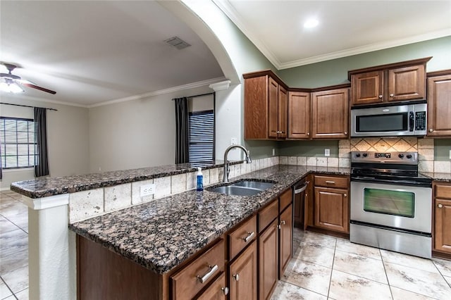2526 Whirlwind St, Corpus Christi, TX 78414 - kitchen with stainless steel appliances, a peninsula, tasteful backsplash, ornamental molding, and a ceiling fan