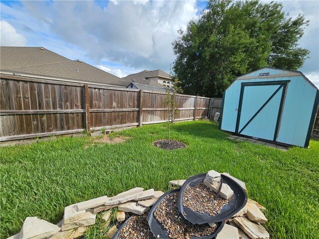 view of yard with a storage shed