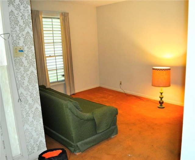 living area with carpet and baseboards