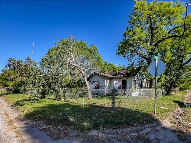 bungalow featuring a front yard and fence private yard