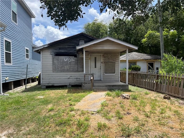 view of front of house with a front lawn