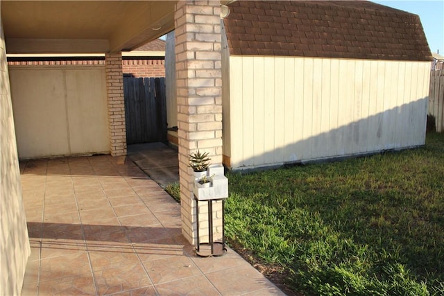 view of side of home featuring a storage shed