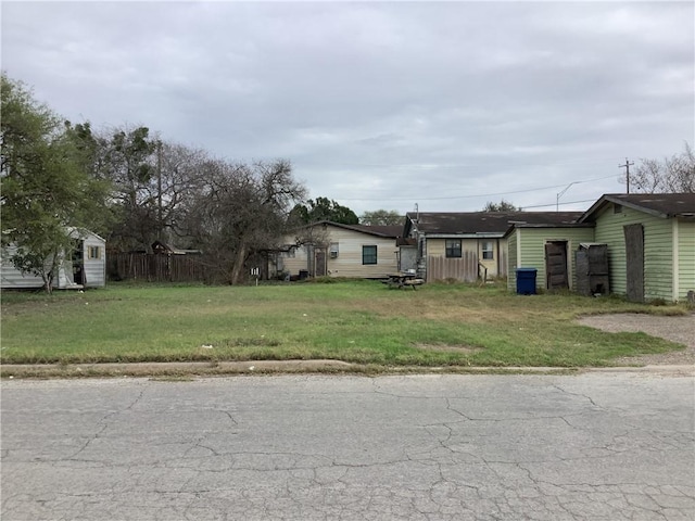 Listing photo 2 for 604 S State Highway 359, Mathis TX 78368