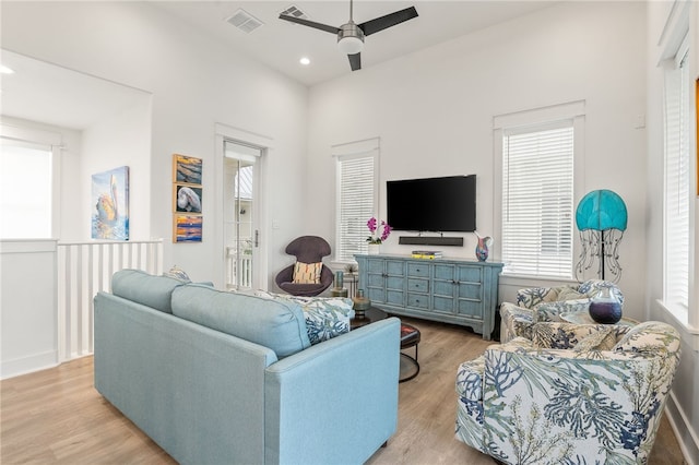 living area with light wood finished floors, visible vents, a ceiling fan, and recessed lighting