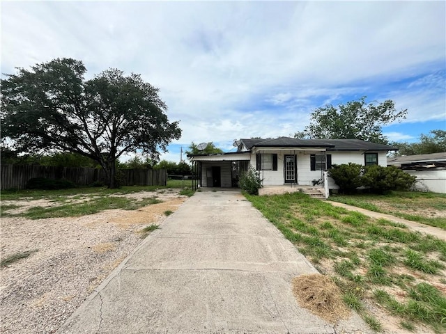 view of front facade featuring a front lawn and a carport