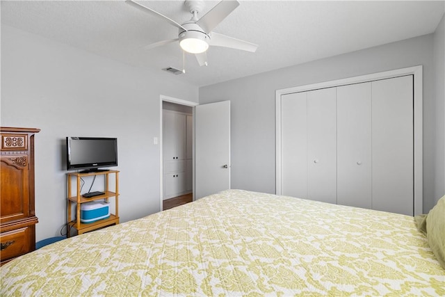 3818 Kingston Dr, Corpus Christi, TX 78415 - bedroom with a closet and a ceiling fan