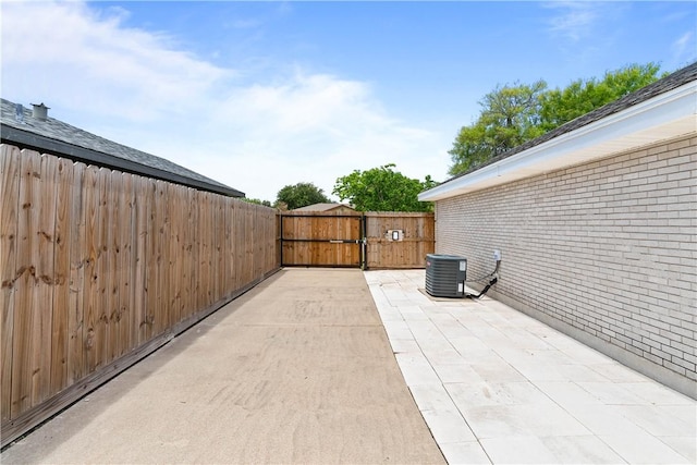 3818 Kingston Dr, Corpus Christi, TX 78415 - view of patio with a gate
