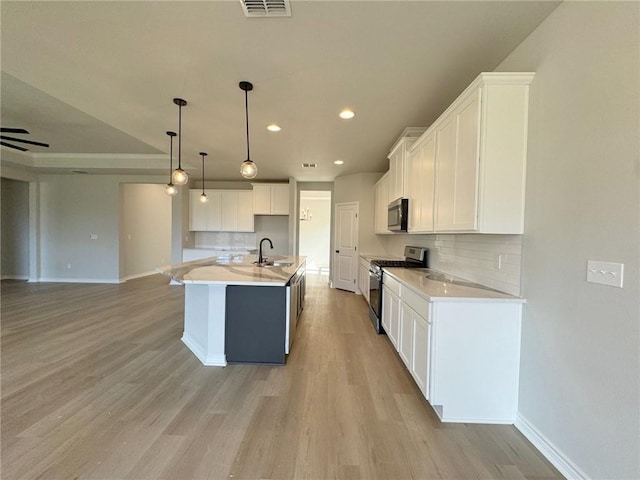 2605 Las Estrellas St, Corpus Christi, TX 78414 - kitchen featuring stainless steel appliances, baseboards, decorative backsplash, and recessed lighting