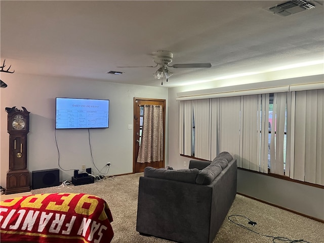 carpeted living room featuring ceiling fan