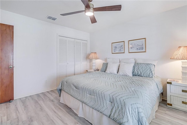 bedroom featuring light hardwood / wood-style flooring, ceiling fan, and a closet