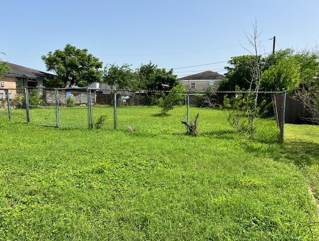 Listing photo 3 for 5805 Rio Vista Ave, Corpus Christi TX 78412