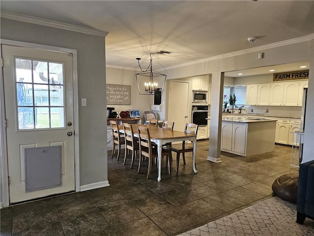 dining room featuring ornamental molding, an inviting chandelier, visible vents, and baseboards