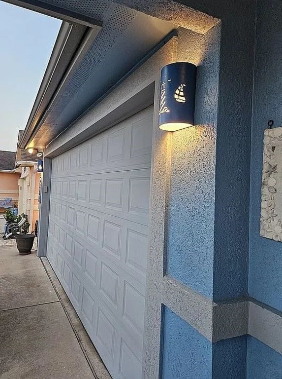 15333 Beaufort Ct, Corpus Christi, TX 78418 - view of garage
