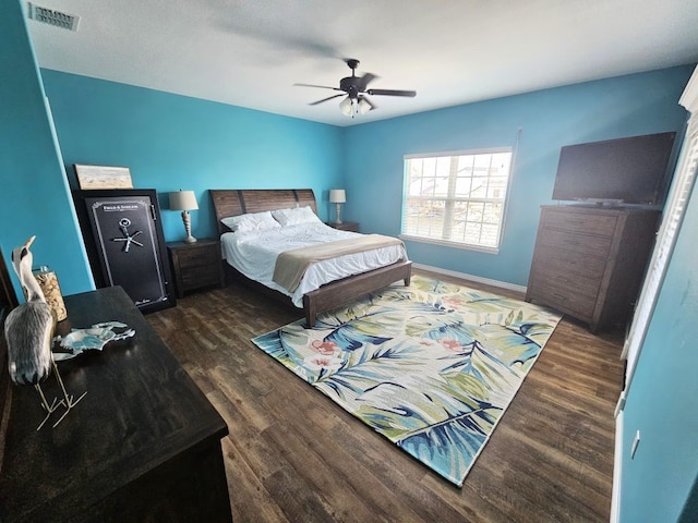 15333 Beaufort Ct, Corpus Christi, TX 78418 - bedroom with wood finished floors and a ceiling fan