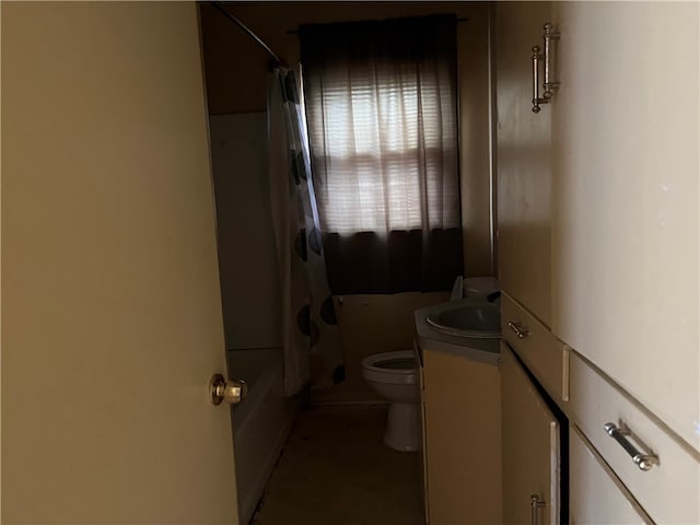 full bathroom with vanity, toilet, and shower / tub combo