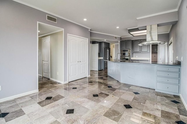 kitchen with visible vents, baseboards, a peninsula, recessed lighting, and island exhaust hood