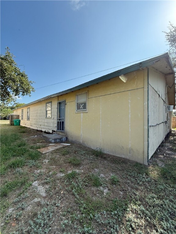 852 S Whitney St, Aransas Pass, TX 78336 - photo 16