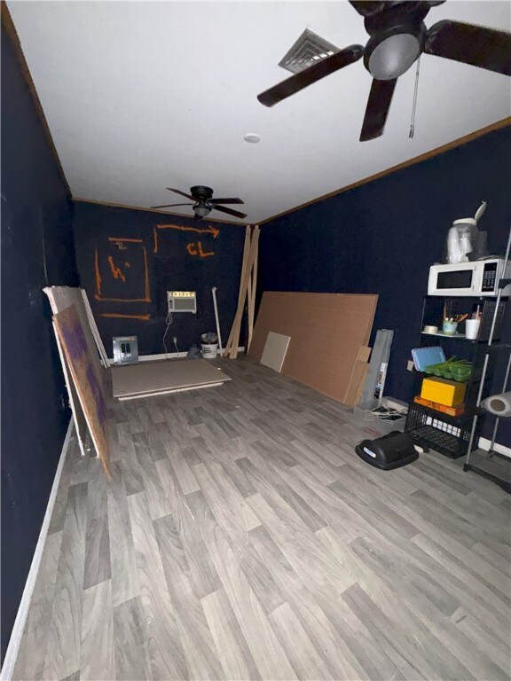 living area featuring light wood-type flooring and ceiling fan