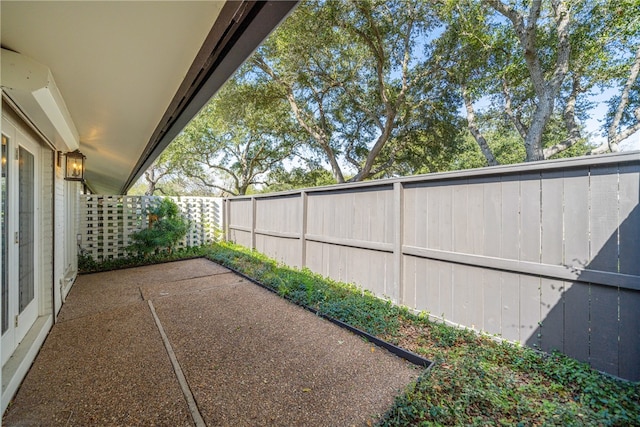 view of yard with a patio