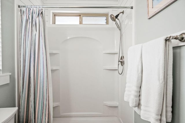 full bath featuring toilet and a shower with shower curtain