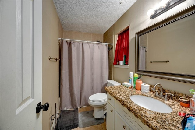 bathroom featuring toilet, a shower with shower curtain, a textured ceiling, and vanity