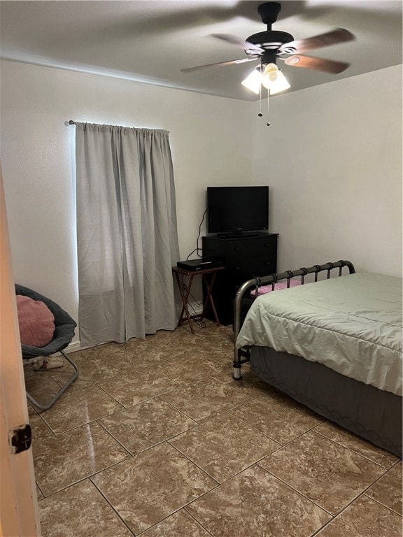 bedroom with ceiling fan